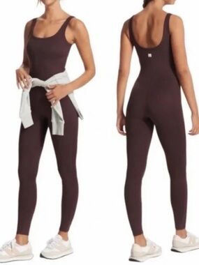 Vuori halo essential mahogany Heather jumpsuit small